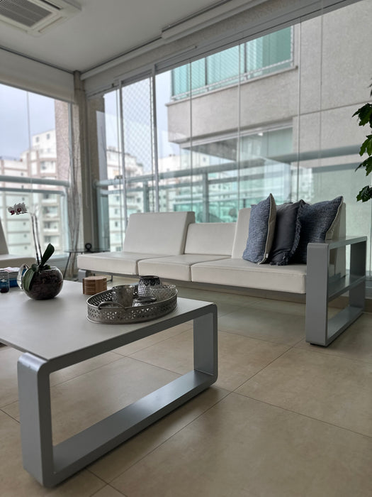 Conjunto para Área Externa com 2 Sofás/ Chaises e Mesa de Centro