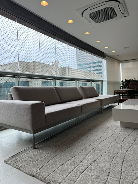 Sofá com Mesa Embutida e Tomada USB