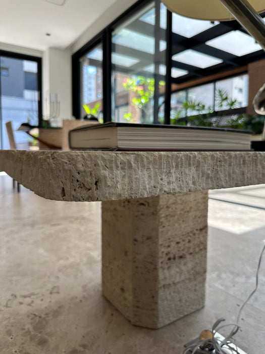 Mesa Lateral em Mármore