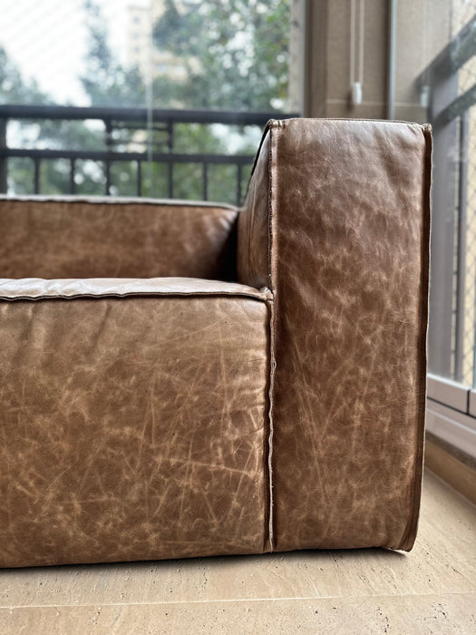 Sofá “Lego” em Couro – Estúdio Bola