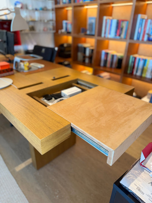 Mesa de Escritório "Catetete" com 2 Nichos de Parede – Ivan Rezende para Dpot