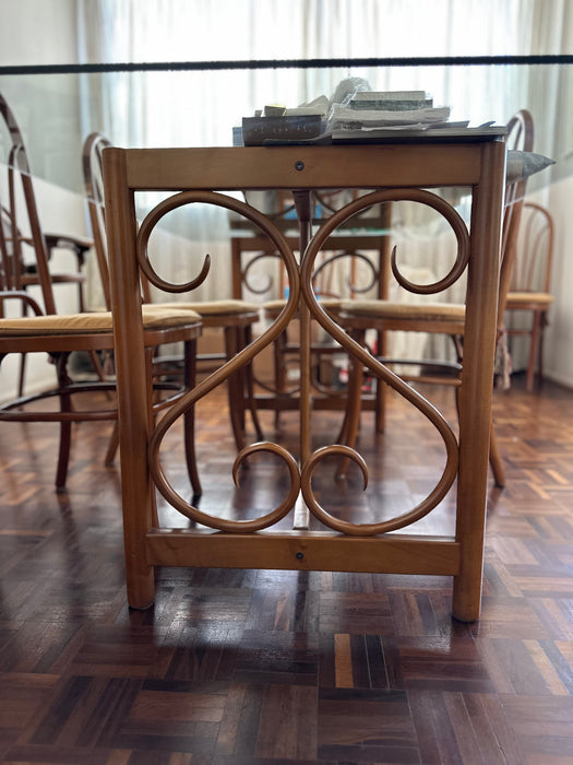 Mesa de Jantar com 8 Cadeiras – Thonet