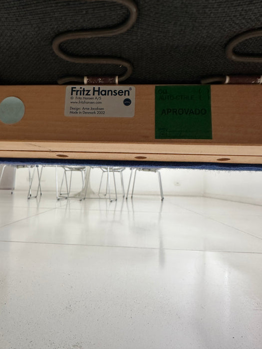 Par de Poltronas "Series 3300" - Arne Jacobsen para Fritz Hansen