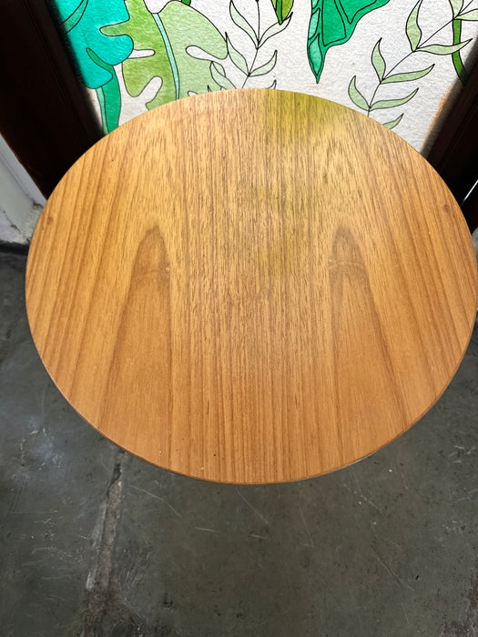 Mesa Lateral "Saarinen"