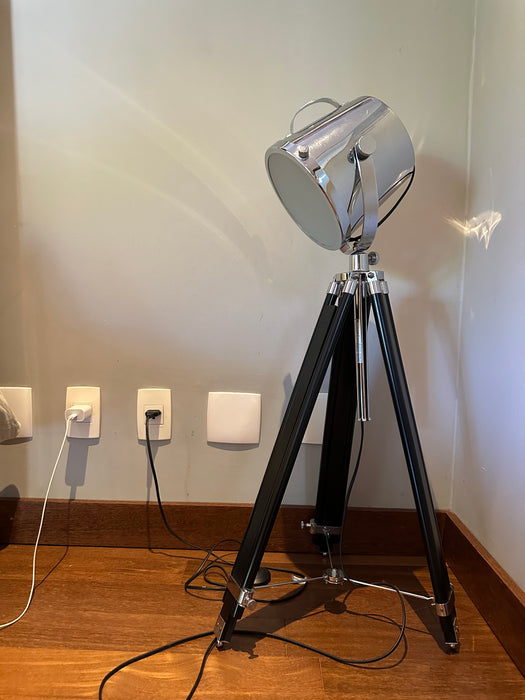 Luminária de Piso Tripé