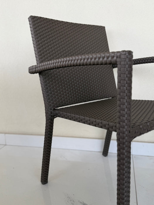 Mesa com 2 Cadeiras em Fibra