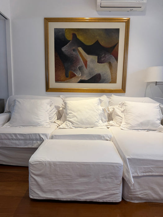 Sofá com Chaise e Pufe com Capa