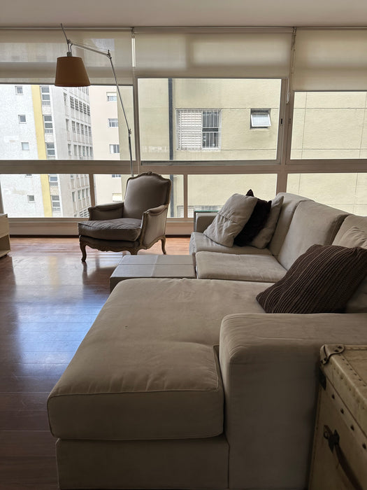 Poltrona Clássica "Luís XV" – Passado Composto