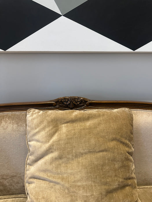 Sofá “Luís XV” – Christie Móveis