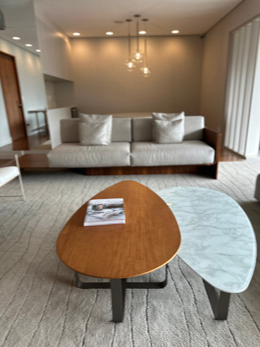 Sofá "Friso" em Madeira – Líder Interiores