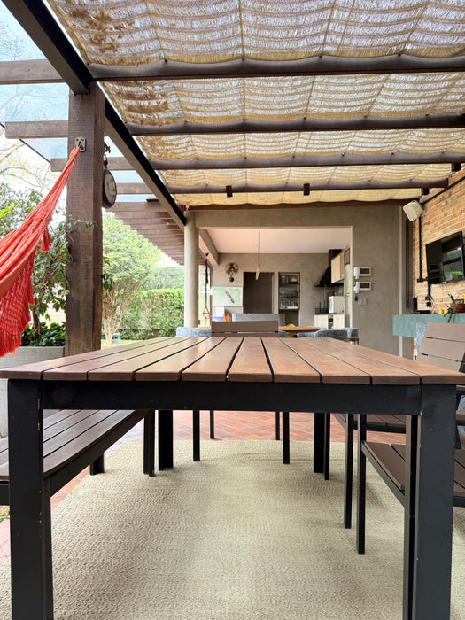 Conjunto "Outdoor"  Mesa com 4 Cadeiras e Banco