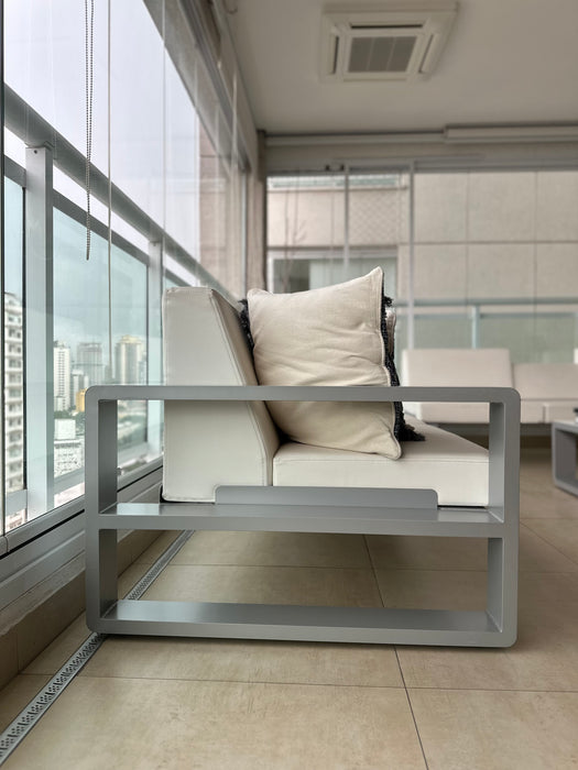 Conjunto para Área Externa com 2 Sofás/ Chaises e Mesa de Centro
