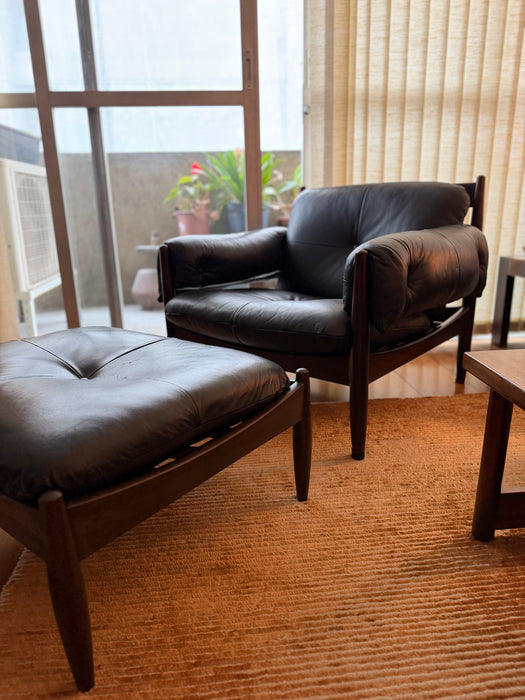 Poltrona "Meia Pataca" com Banqueta Vintage em Imbuia – Sergio Rodrigues