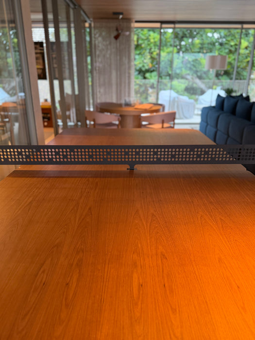 Mesa “Ping x Pong” em Freijó com Pés em Corten – Mula Preta