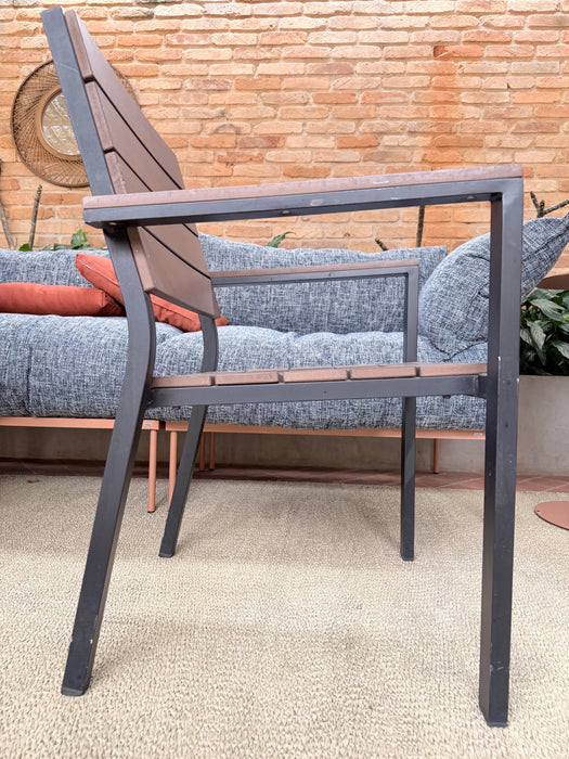 Conjunto "Outdoor"  Mesa com 4 Cadeiras e Banco