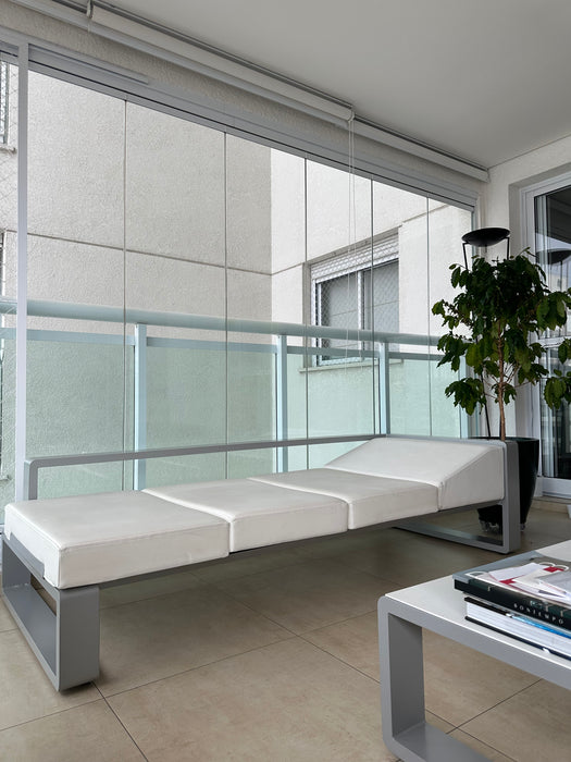 Conjunto para Área Externa com 2 Sofás/ Chaises e Mesa de Centro