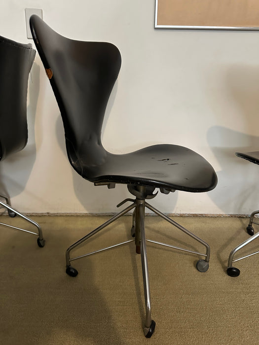 Conjunto de 3 Cadeiras de Escritório "Ant" com Rodízios – Arne Jacobsen para Forma