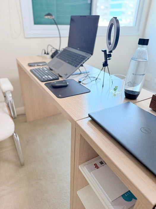 Mesa de Escritório com Gaveteiro e 2 Prateleiras