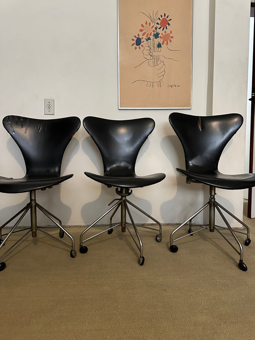 Conjunto de 3 Cadeiras de Escritório "Ant" com Rodízios – Arne Jacobsen para Forma
