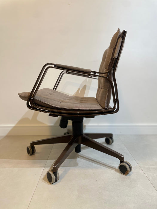 Cadeira Giratória "Yoná" - Estúdio Bola