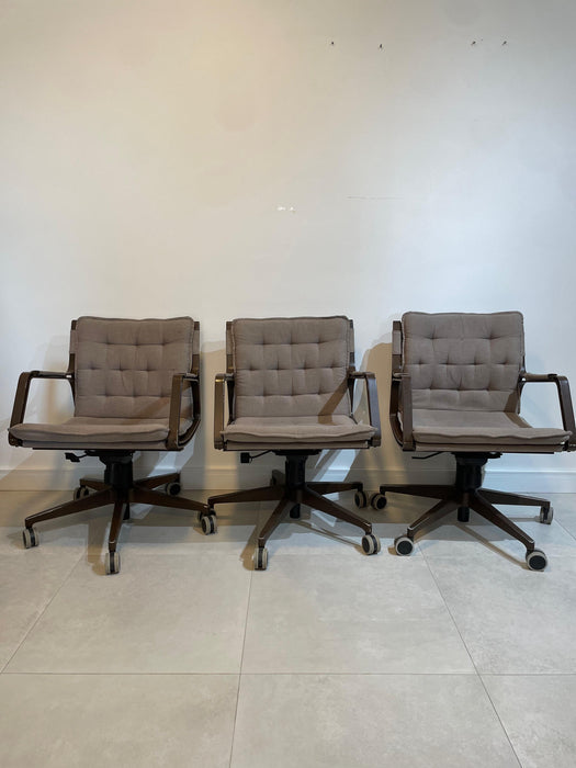 Cadeira Giratória "Yoná" - Estúdio Bola