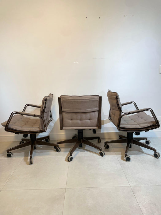 Cadeira Giratória "Yoná" - Estúdio Bola