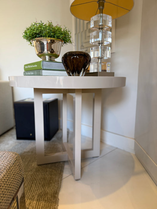 Mesa Lateral em Laca – Breton