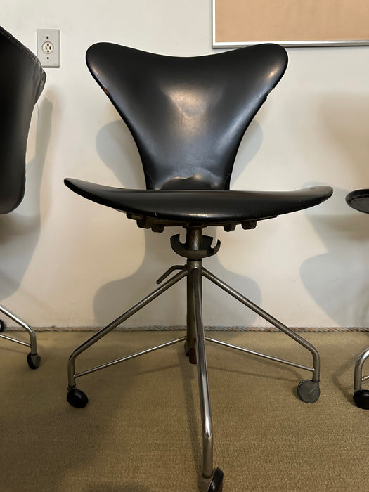 Conjunto de 3 Cadeiras de Escritório "Ant" com Rodízios – Arne Jacobsen para Forma