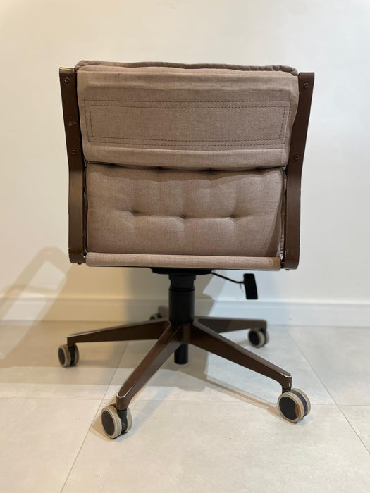 Cadeira Giratória "Yoná" - Estúdio Bola