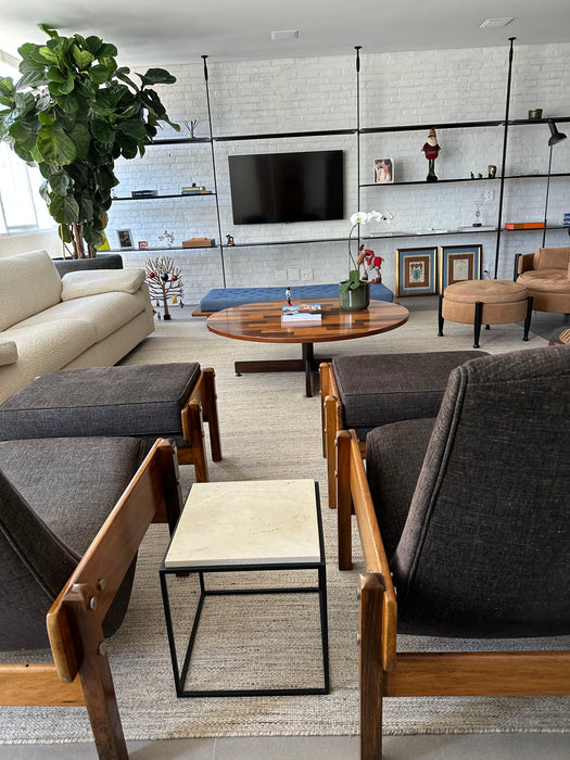 Poltrona Vintage com Banqueta – Atribuída a Sérgio Rodrigues