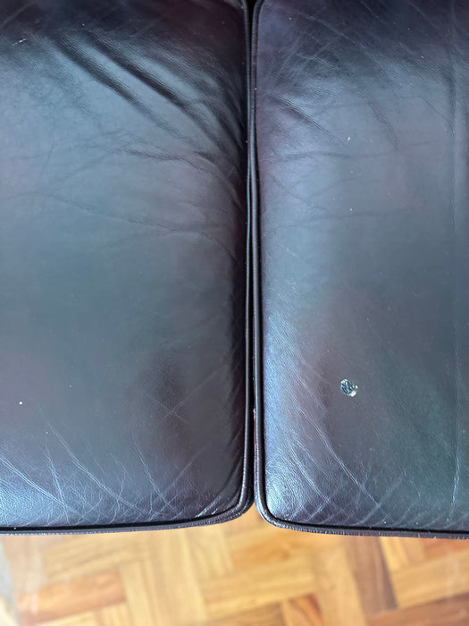 Sofá “Chesterfield” em Couro – Micasa