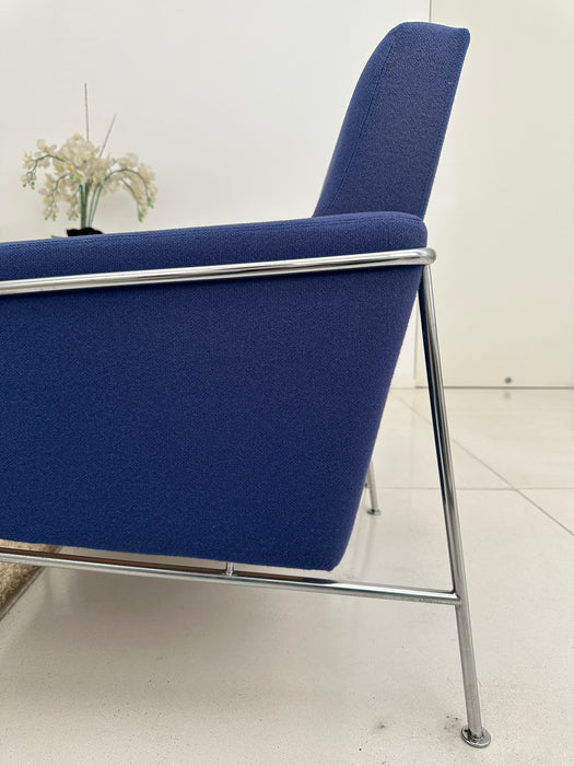 Par de Poltronas "Series 3300" - Arne Jacobsen para Fritz Hansen