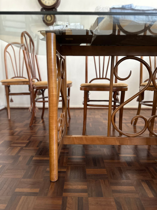 Mesa de Jantar com 8 Cadeiras – Thonet