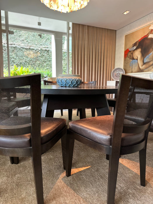 Conjunto Mesa de Jantar com 10 Cadeiras (2 com braços)