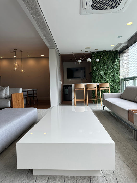 Trio de Banquetas "Helga" em Couro - Estúdio Bola