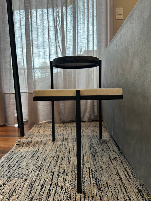 Mesa Lateral "Petra" – Atelier Fernando Jaeger