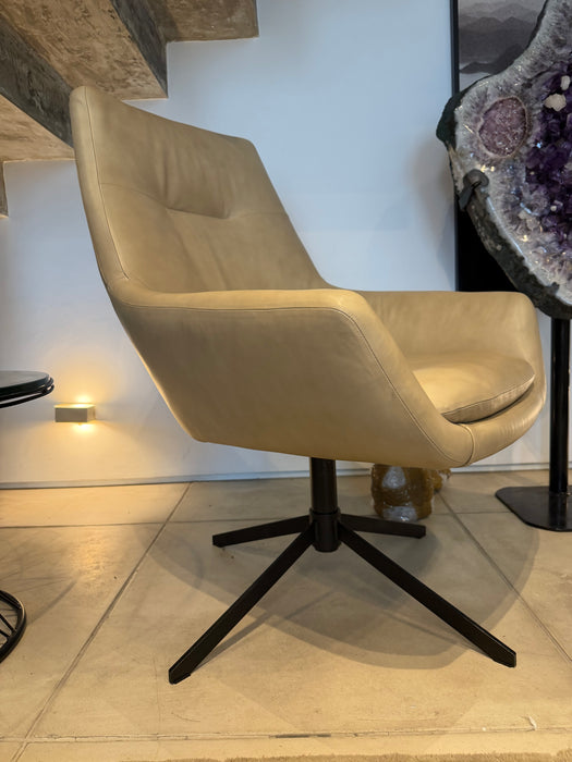 Poltrona Executiva em Couro Natural Bege