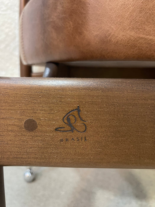 Poltrona “Beg” em Couro com Rodízios – Sérgio Rodrigues para Dpot