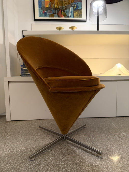 Poltrona "Cone Chair" Ocre - Verner Panton para Vitra