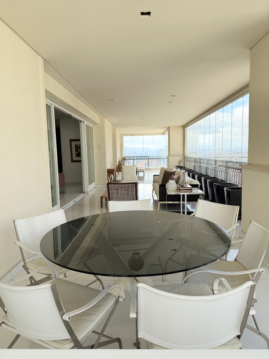 Mesa de Jantar Redonda com Tampo em Vidro e Base Tubular - Flexform