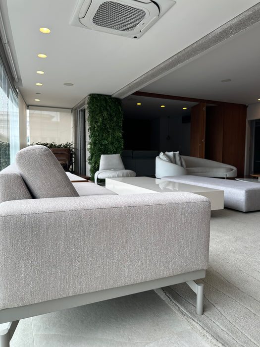 Sofá com Mesa Embutida e Tomada USB