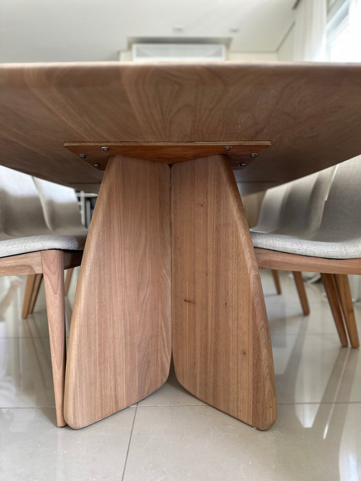 Mesa de Jantar “Lung” – Delucci