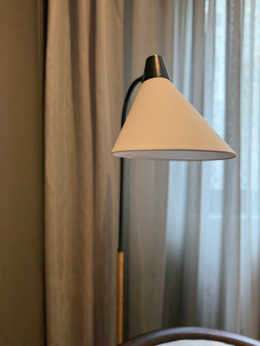 Luminária de Piso – Arteriors