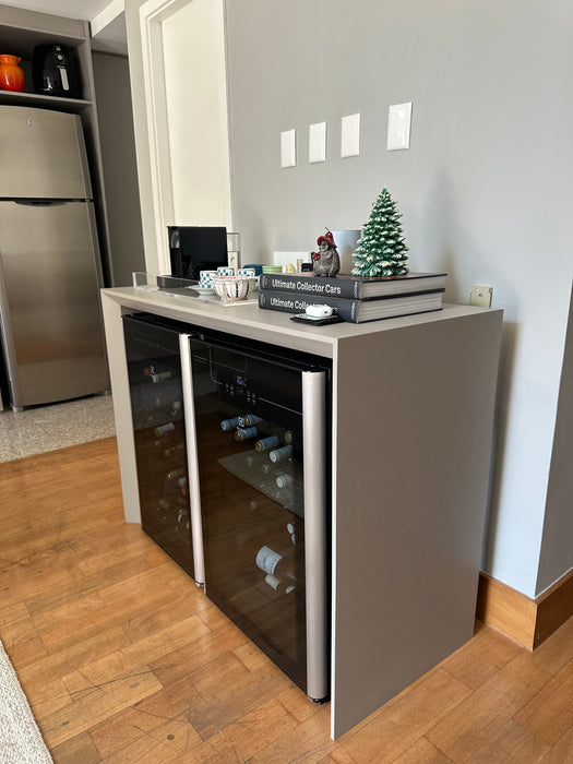 Aparador em Laca Cinza (adegas não inclusas)