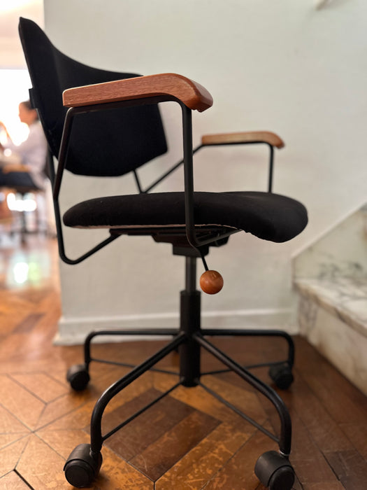 Conjunto com 4 Cadeiras "Serafina" – Fernando Jaeger