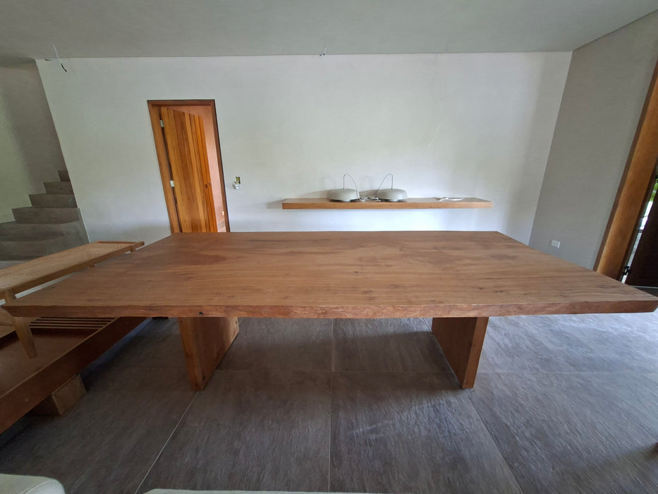 Mesa de Jantar em Madeira Rústica