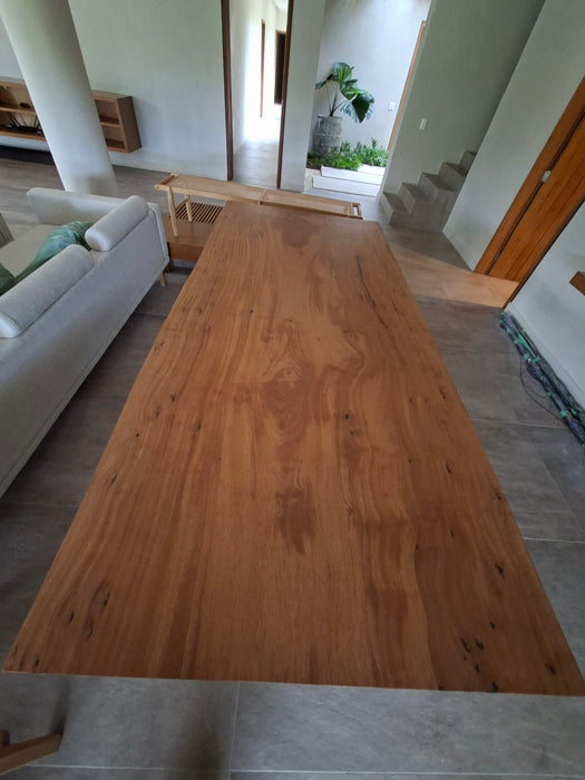 Mesa de Jantar em Madeira Rústica
