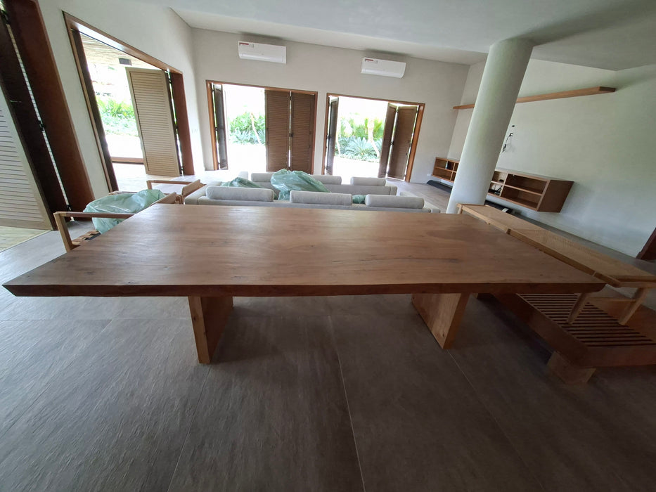 Mesa de Jantar em Madeira Rústica