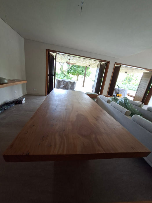 Mesa de Jantar em Madeira Rústica