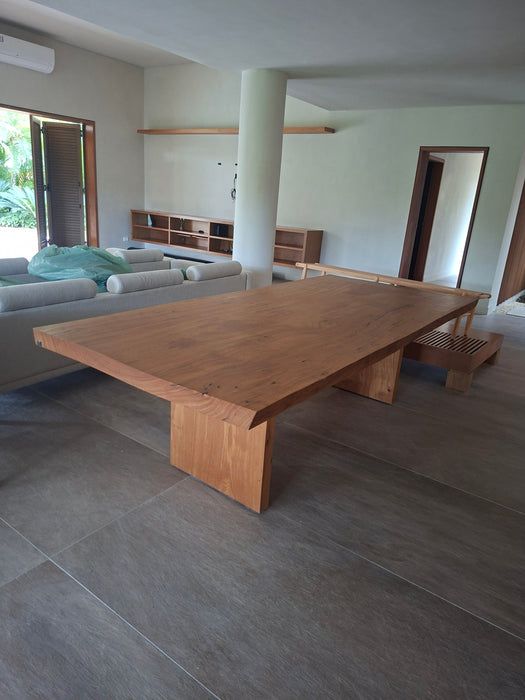 Mesa de Jantar em Madeira Rústica